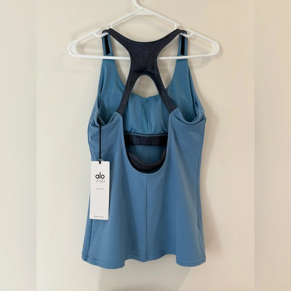 ALO Yoga Venture bra tank - Picture 2 of 8